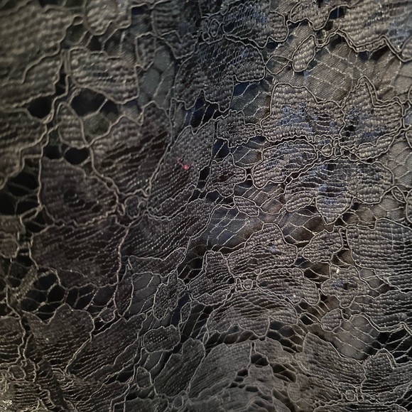 Black lace dress with peekaboo sides - Picture 9 of 11